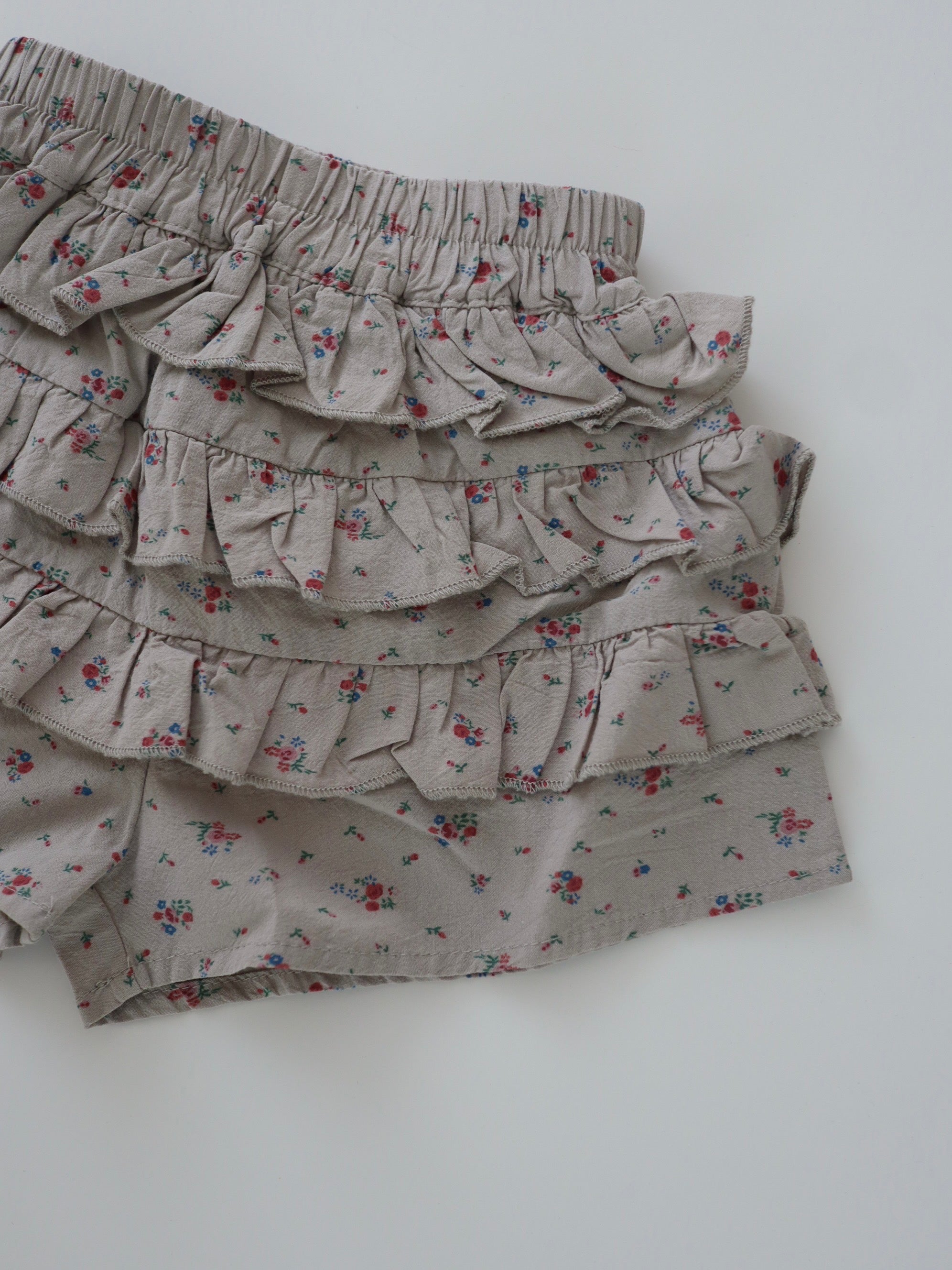 【即納】Greige Triple Frill Shorts