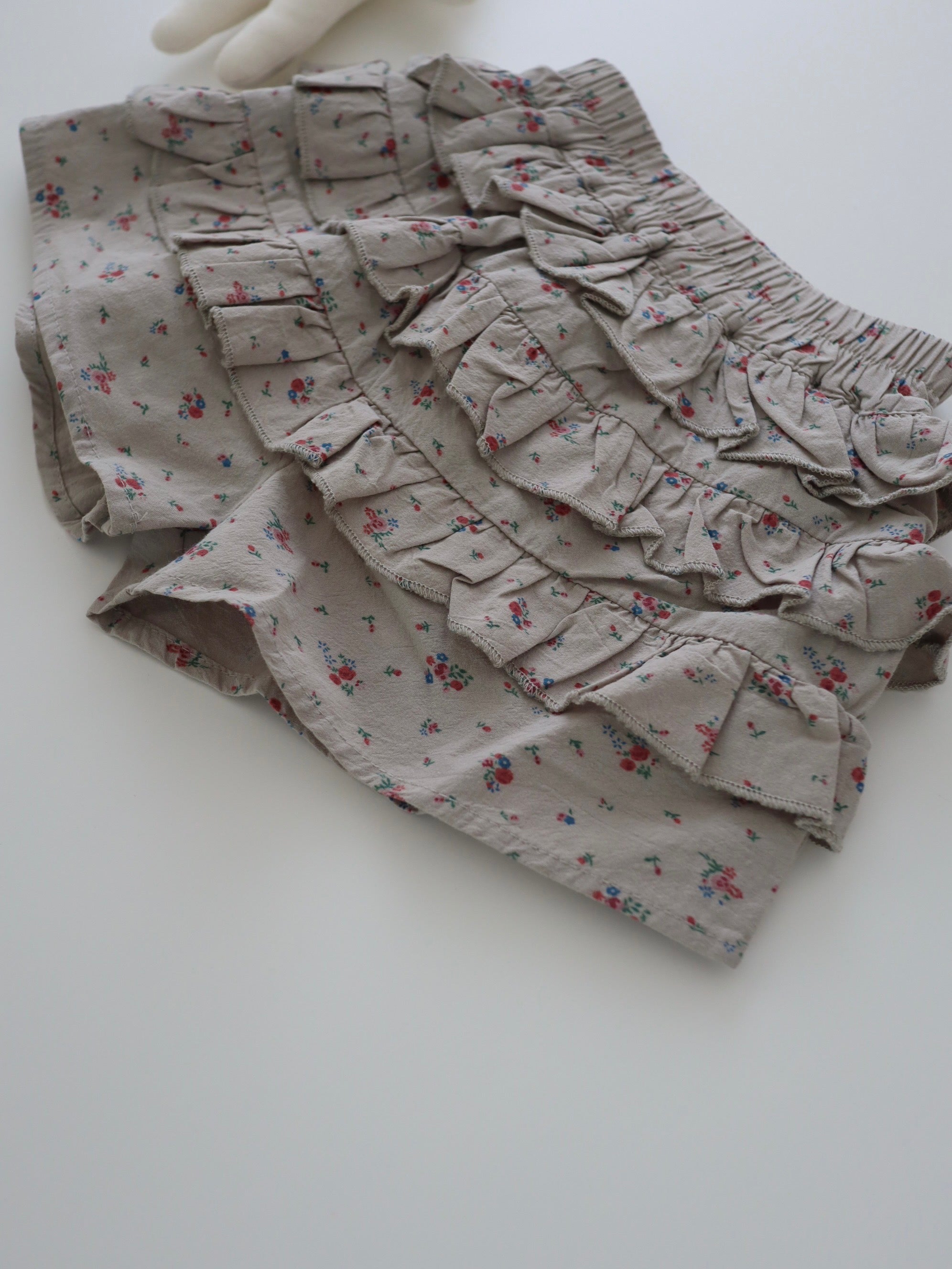 【即納】Greige Triple Frill Shorts