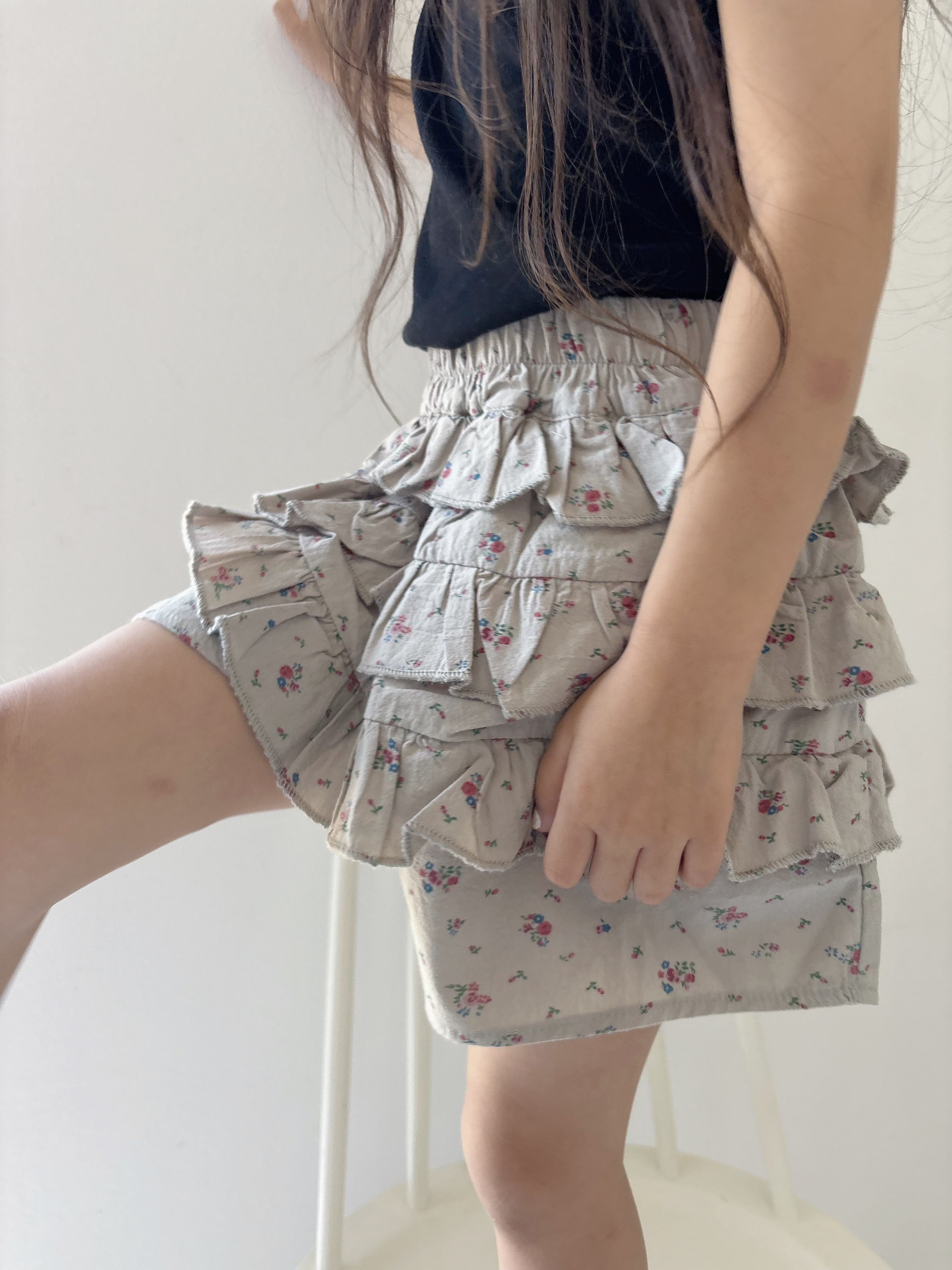 【即納】Greige Triple Frill Shorts